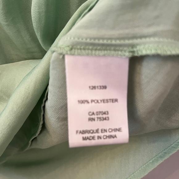 Rachel Zoe lightweight flutter sleeves blouse, light green in size L. - Picture 4 of 4